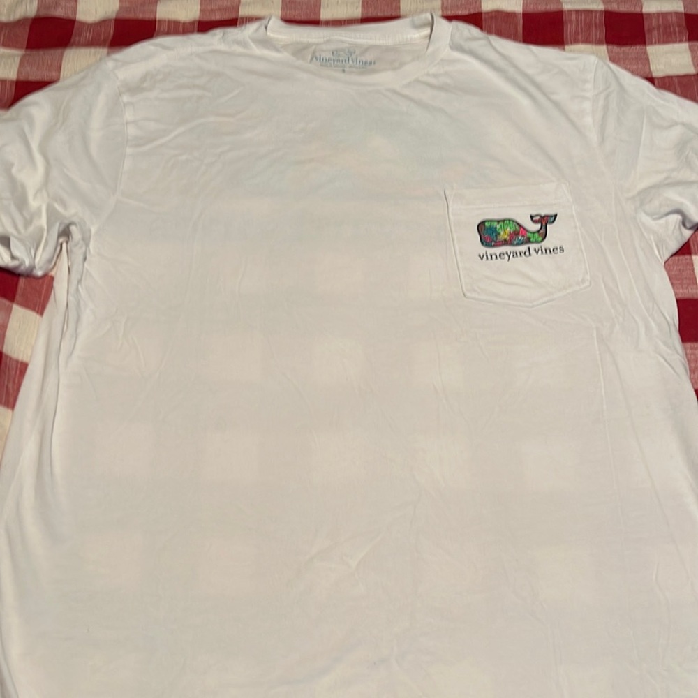 No stains or issues nice white t-shirt